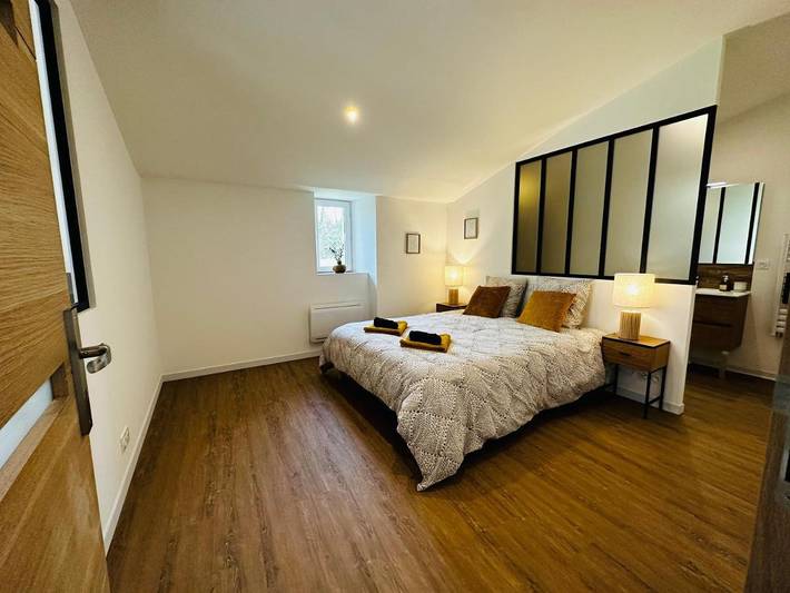 Location de vacances pour 4 personnes, avec jardin ainsi que vue et piscine, animaux acceptés à Prignac-et-Marcamps - 4