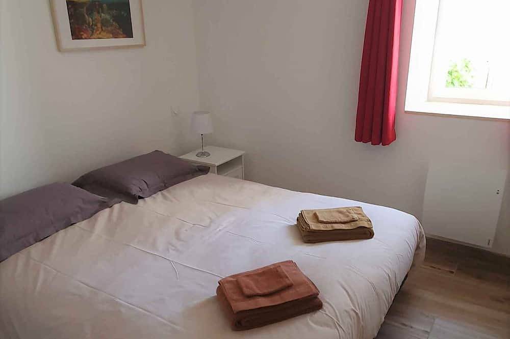 The peacock of the day in Touraine in Veigné, Región de Tours