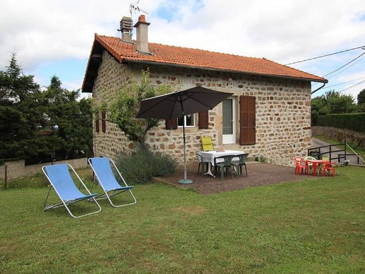 Gîte pour 4 personnes, avec Terrasse et Jardin à Lantriac