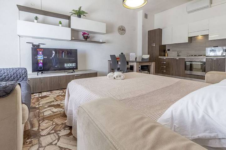 Entire apartment, Lovely Piazza santa maria Apartment in Sassari, Sassari Province