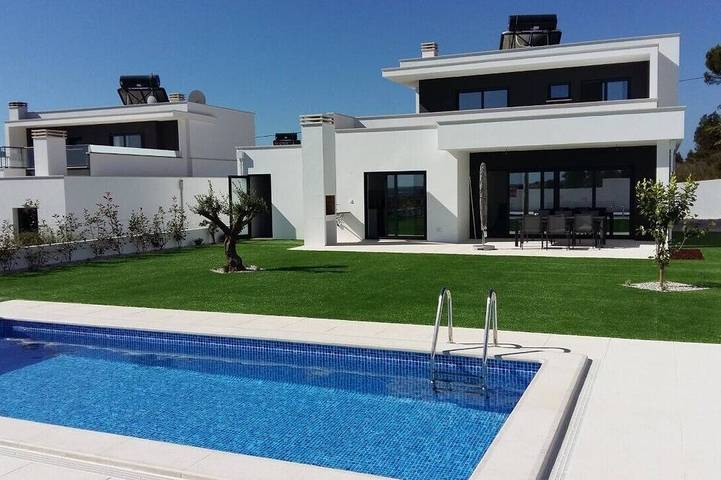 Villa per 6 persone, con balcone e giardino in Nazaré