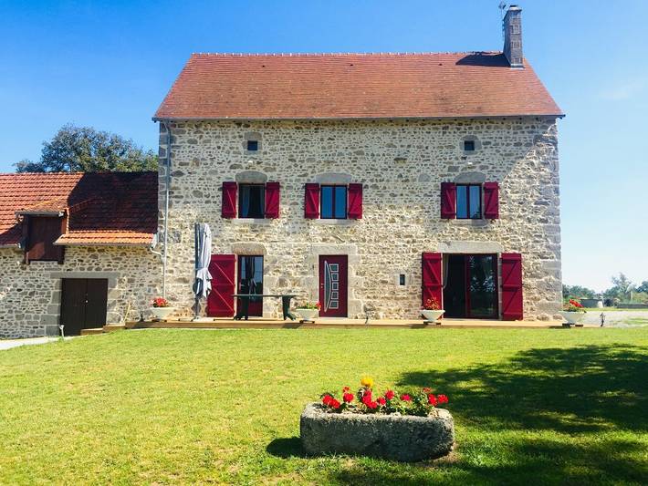 Location de vacances pour 6 personnes, avec terrasse ainsi que jardin et vue sur le lac dans la Creuse - 2