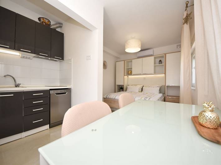 Ferienwohnung für 2 Personen, mit Terrasse und Garten auf Vir - 2