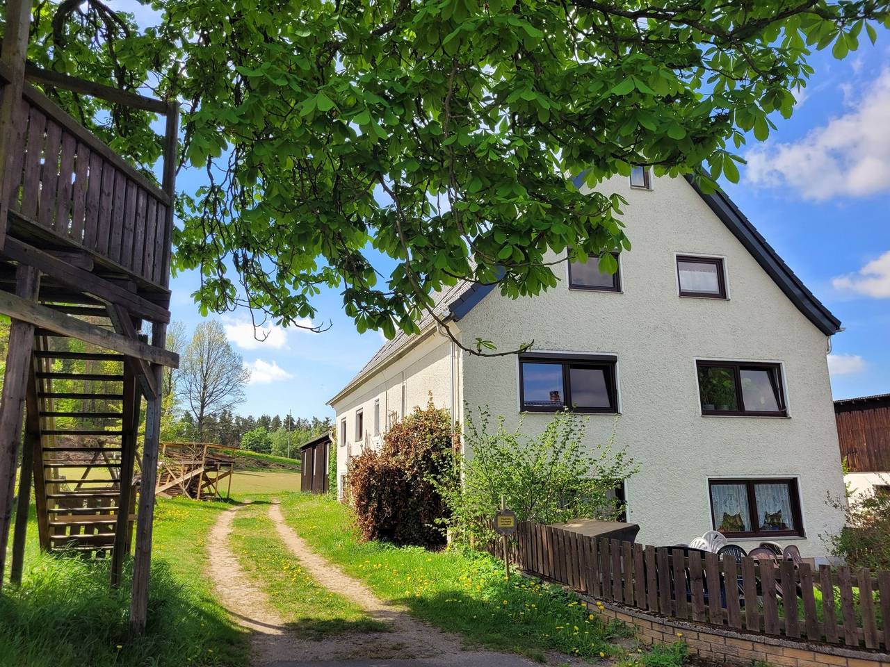 Ganze Wohnung, Moderne Ferienwohnung mit Hot Tub und Fasssauna in Hohenberg an der Eger, Landkreis Wunsiedel im Fichtelgebirge