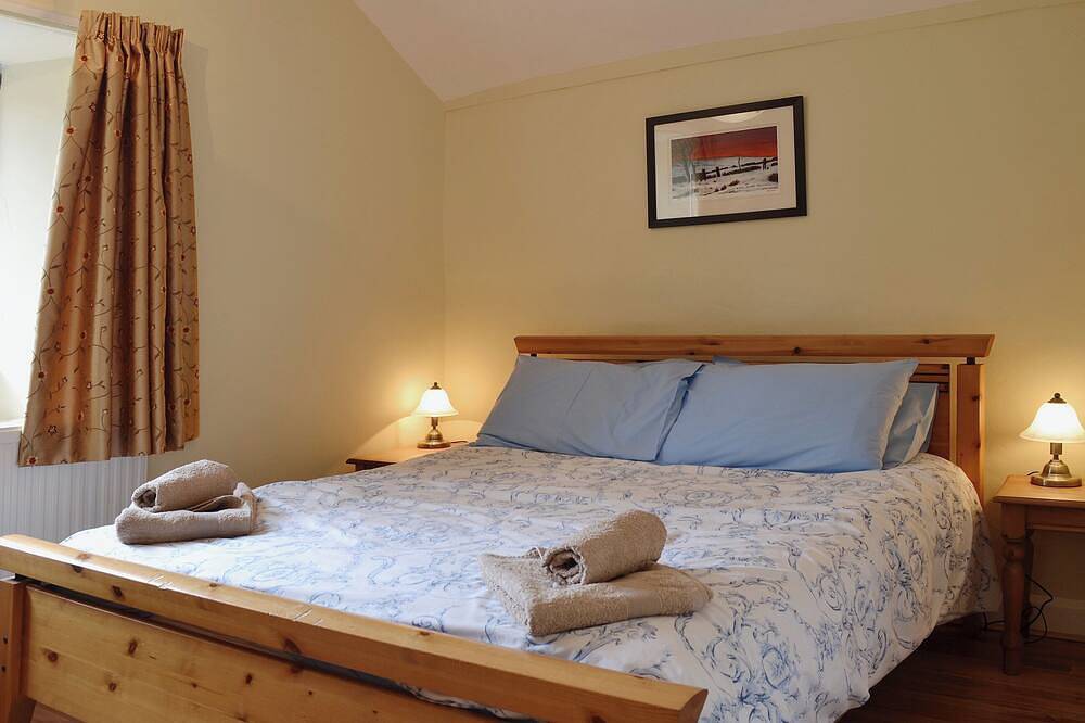 4 bedroom accommodation in Windermere in Bowness-on-Windermere, Lake District