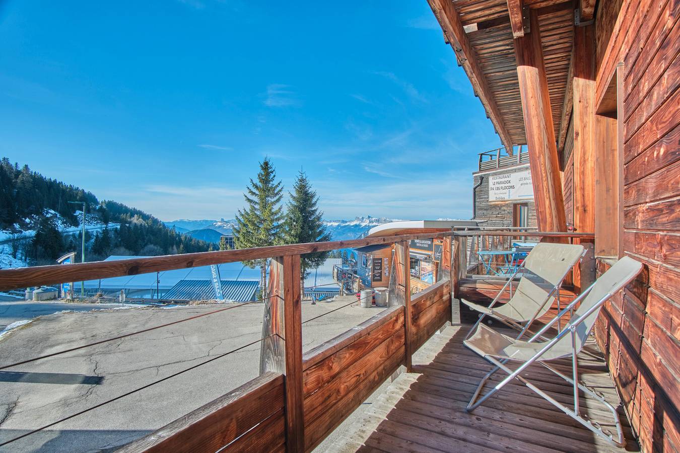 Appartement entier, Appartement 'Les Airelles' avec vue sur montagne et balcon in Chamrousse, Parc national des Écrins
