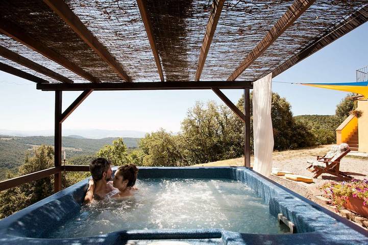 Villa für 4 Personen, mit Garten und Balkon sowie Whirlpool