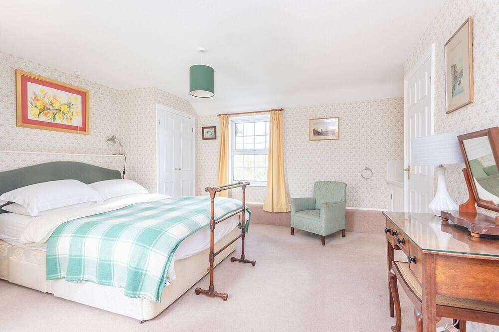 Clovelly Cottage, Crantock, near sandy beaches in Crantock, Cornwall