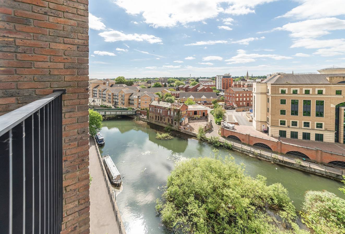 Apartamento entero, Modern Riverside Flat | Balcony | Central Location - Pass the Keys in Reading, Berkshire