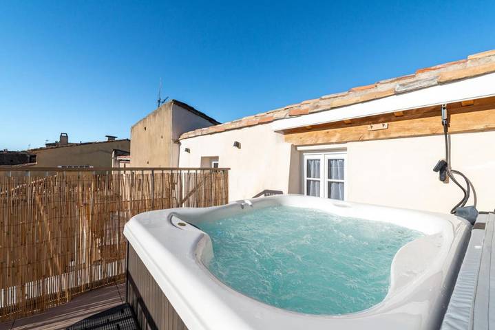 Gîte pour 2 personnes, avec Jacuzzi ainsi que Terrasse et Vue dans Office De Tourisme De Carcassonne - 2