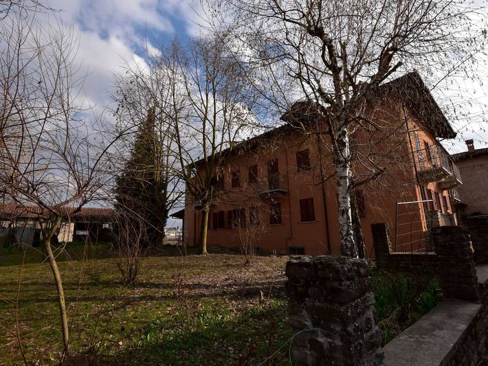 Appartamento per 6 persone, con balcone, adatto a famiglie con bambini in Langhe