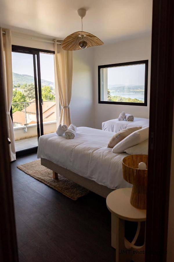 Maison d’hôte pour 2 personnes, avec piscine ainsi que jardin et jacuzzi dans Lac de Paladru