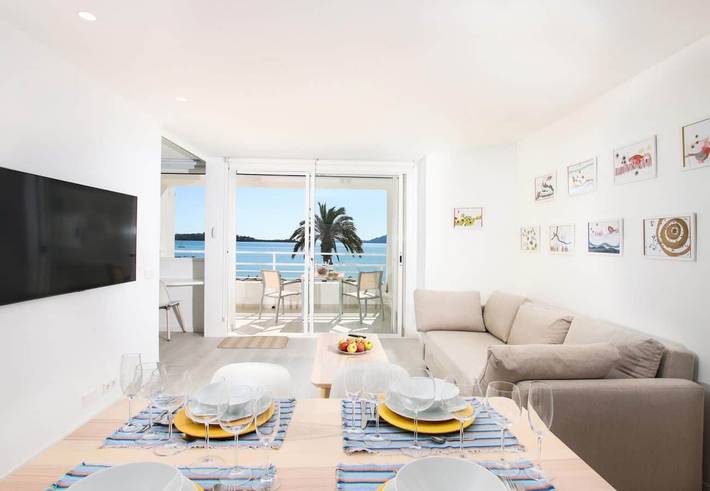 Entire apartment, Apartment 'Sivella' with Sea View, Wi-Fi and Air Conditioning in Port de Pollença, Pollença