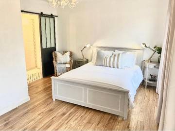 Cottage pour 2 personnes, avec piscine ainsi que jardin et vue à Bourg-Charente