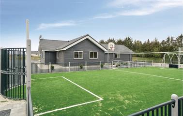 Ferienhaus für 30 Personen, mit Sauna und Whirlpool sowie Terrasse und Pool in Hostrup Strand