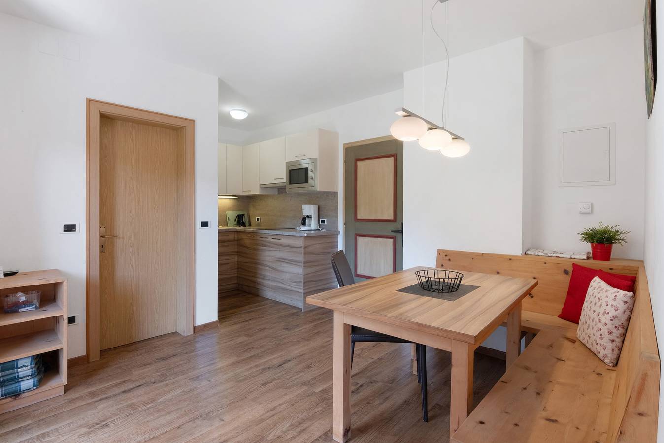 Ganze Wohnung, Ferienwohnung 'Residenz Schnatzhof Typ C6' mit Bergblick, Gemeinschaftspool und Wi-Fi in Schlanders, Nationalpark Stilfser Joch