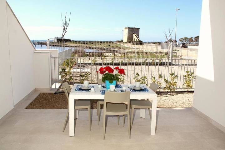 Ferienwohnung für 6 Personen, mit Ausblick und Garten in Torre Lapillo - 3