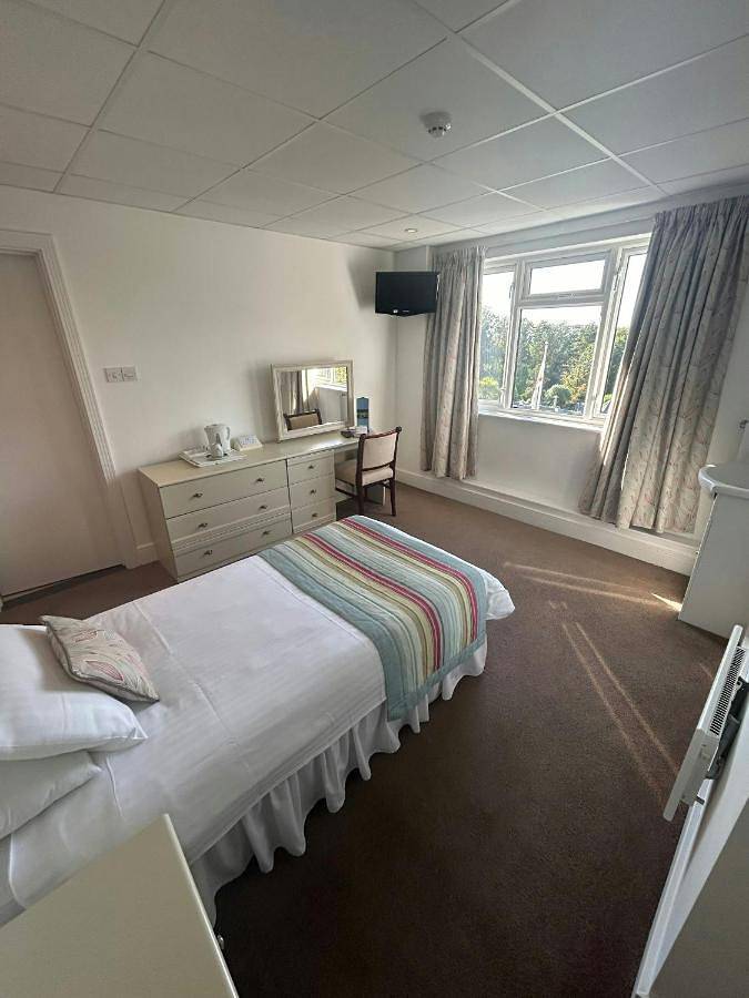 Hôtel pour 2 personnes, avec jacuzzi ainsi que jardin et piscine dans Saint-Hélier - 3