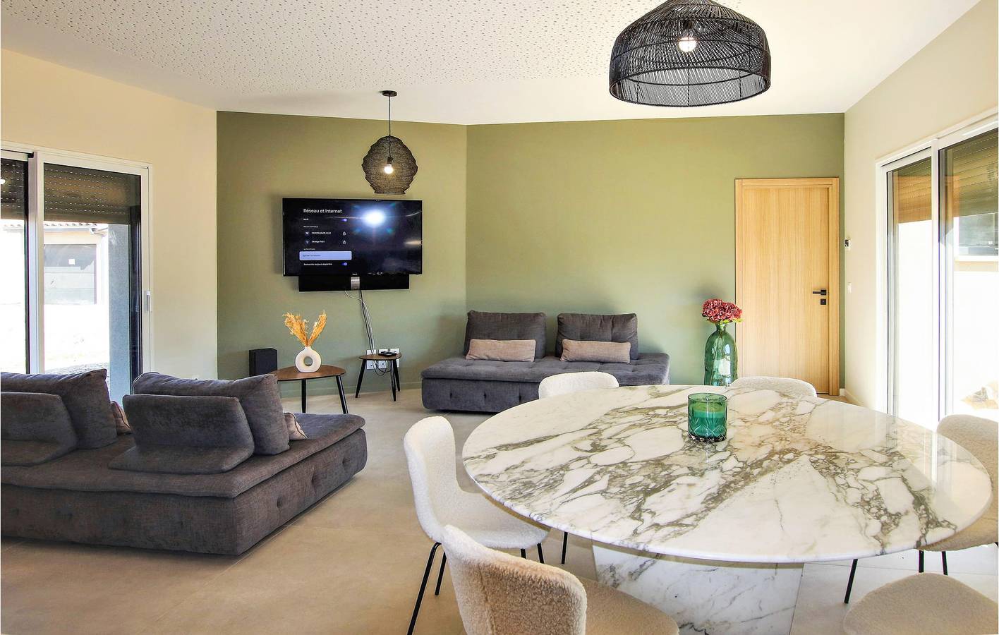 Appartement de jardin à Charols : piscine, parking et Internet ! in Cléon-d'Andran, Région de nyons