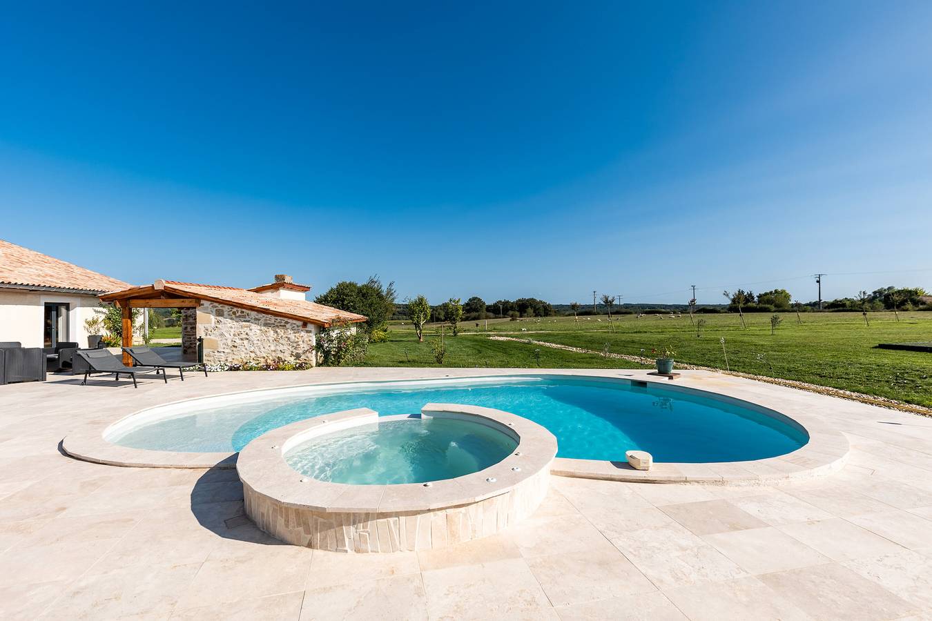 Casa de vacaciones 'Le Basque' con piscina compartida, terraza privada y Wi-Fi in Bazas, Región de Langon