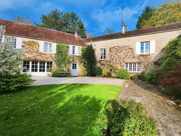 Gîte pour 4 personnes, avec vue ainsi que piscine et terrasse à Luzarches