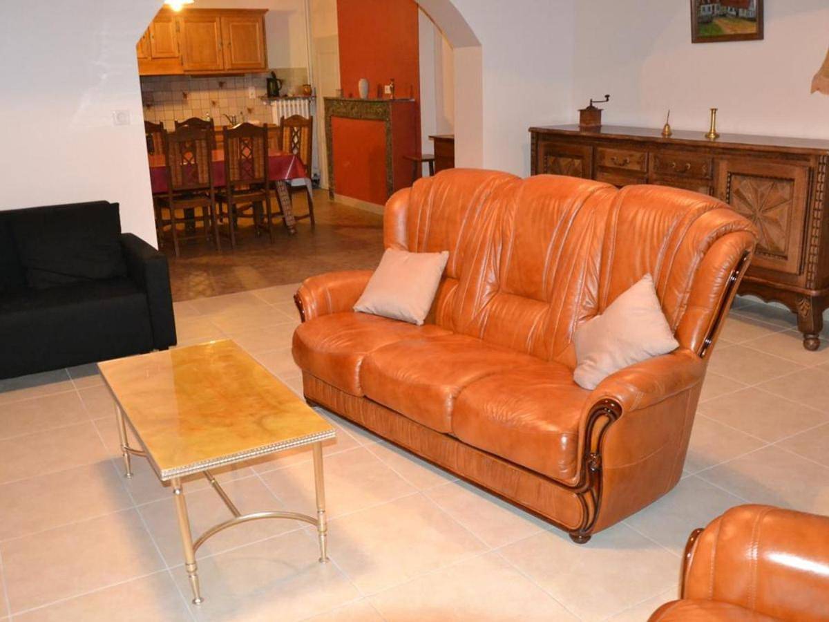 Holiday Home (6 Adults) in Châtel-de-Neuvre, Allier