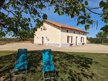 Gîte pour 6 personnes, avec jardin à Oradour-Fanais