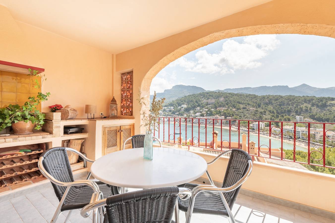 Entire apartment, Holiday Apartment Montemar 36 with Sea and Mountain View, Wi-Fi, Pool & Terrace in Port de Sóller, Sóller