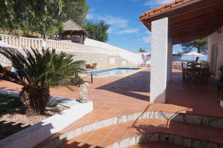 Casa rural para 14 personas, con Balcón y Jacuzzi además de Terraza y Jardín en Jalón - 2