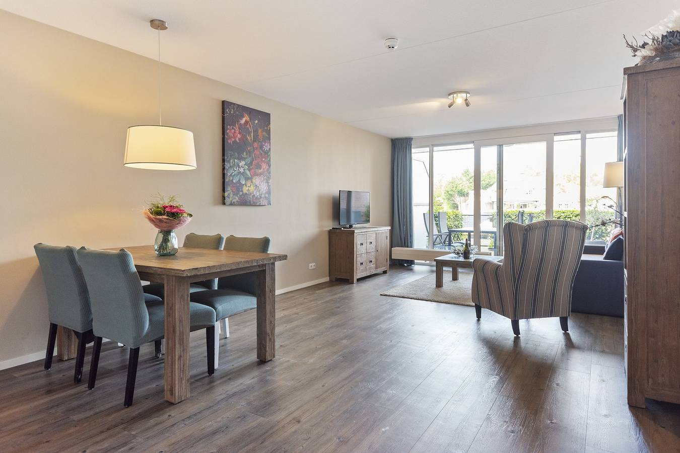 Geheel appartement, Ruimtelijk luxe appartement op de begane grond - Kaag Resort 3 in Warmond, Nederlandse Noordzeekust