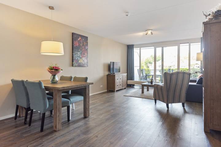 Vakantieappartement voor 4 personen, met uitzicht op het meer en terras, kindvriendelijk in Warmond