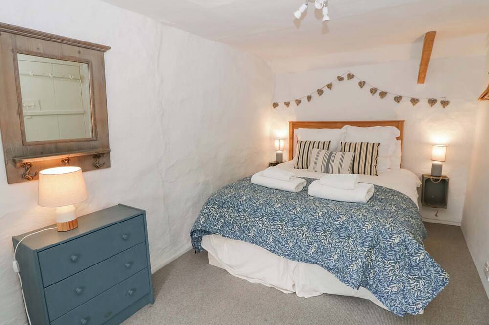 Fern Cottage, pet friendly, character holiday cottage in Aberporth in Aberporth, Cardigan Bay