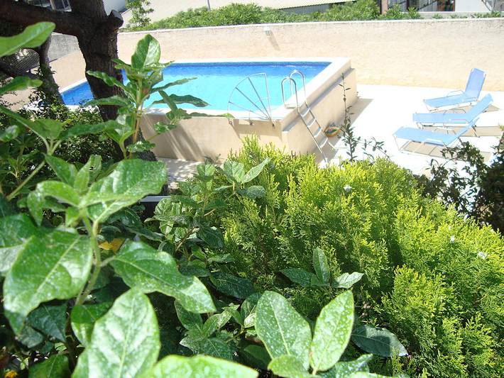 Villa pour 6 personnes, avec jardin ainsi que terrasse et piscine
