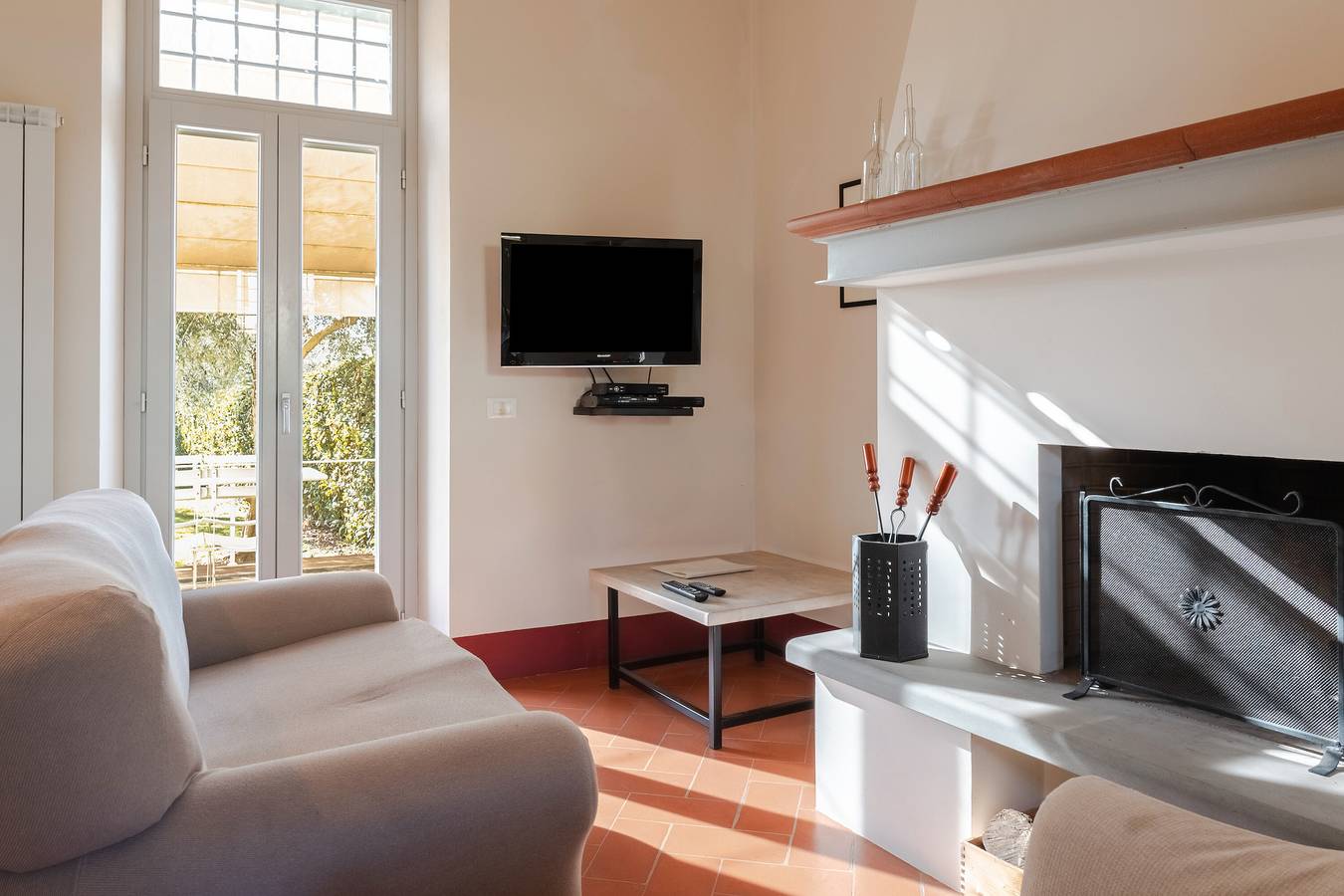 Entire apartment, Apartment 'Frantoio 2 Classic' with Shared Pool, Wi-Fi and Air Conditioning in Arezzo Province