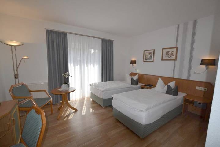 Hotel, mit Terrasse und Garten sowie Sauna in Freital - 4