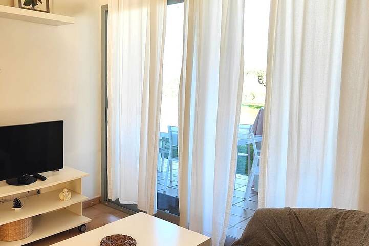 Casa de una Sola Planta con Gran Terraza y Piscina, Confortable y Tranquila in l'Ampolla, Delta de l'Ebre