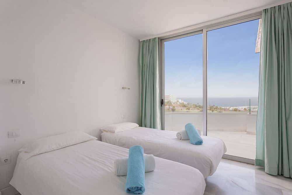 Entire apartment, Unit 4 Amarilla Golf Villas - Amazing 4 bed penthouse - huge terrace - sea views in Las Adelfas, Amarilla Golf