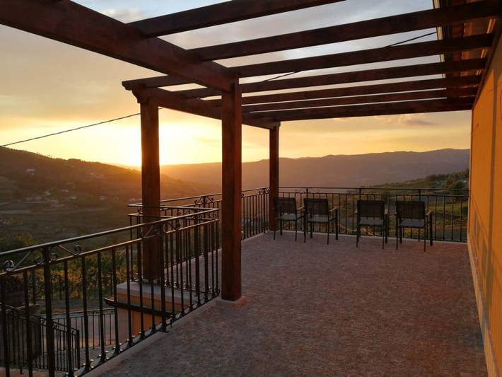 Country House 'Quinta Do Sonho' with Mountain View, Wi-Fi and Air Conditioning in Resende, Douro Valley