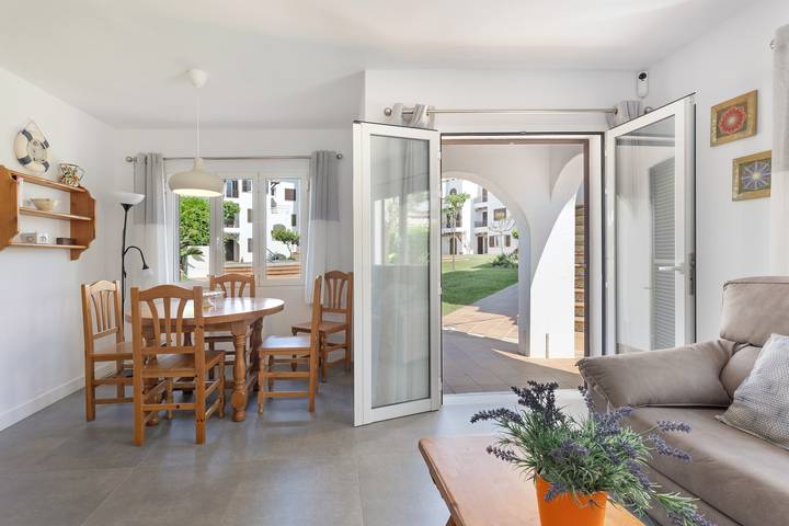 Ganze Wohnung, Wunderschönes Apartment “La Gardenia 41” mit Wlan, Pool, Terrasse und Garten; Straßenparkpätze vorhanden in Sol d'Este, Es Castell