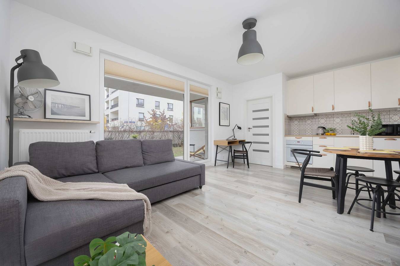 Ganze Wohnung, Cozy Apartment with Garden | Parking | Work Space in Targówek, Warschau