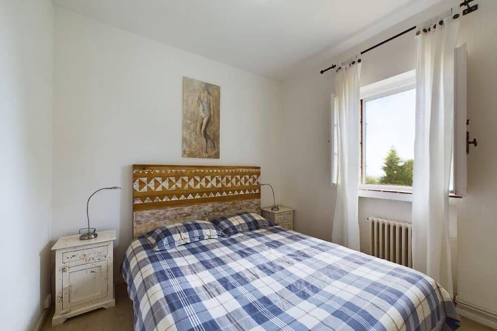 Property with authentic charm in Le Rouret, Region de Cannes