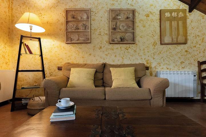 Casa Rural Con Terraza Privada En Una Aldea Soñada Rodeada De Naturaleza in Pola de Lena, Lena