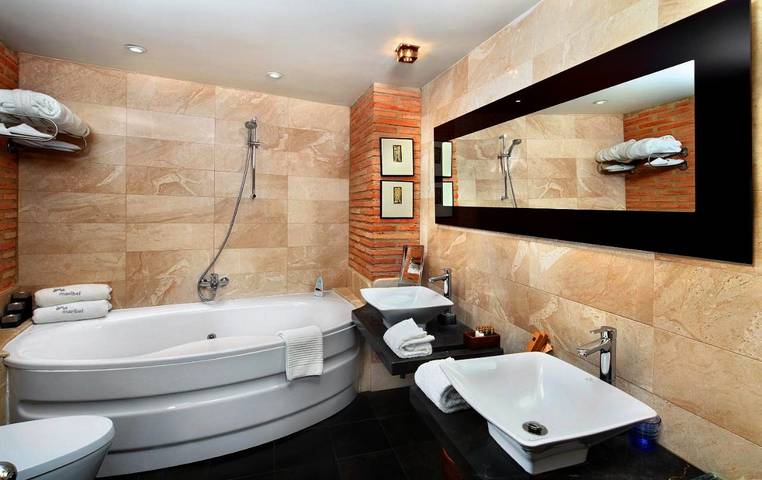 Hôtel pour 2 personnes, avec jacuzzi et balcon à Alquézar - 4