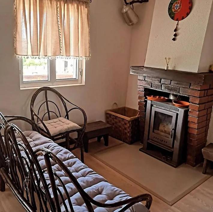 Location de vacances pour 7 personnes, avec Balcon ainsi que Terrasse et Piscine dans Vinhais - 2