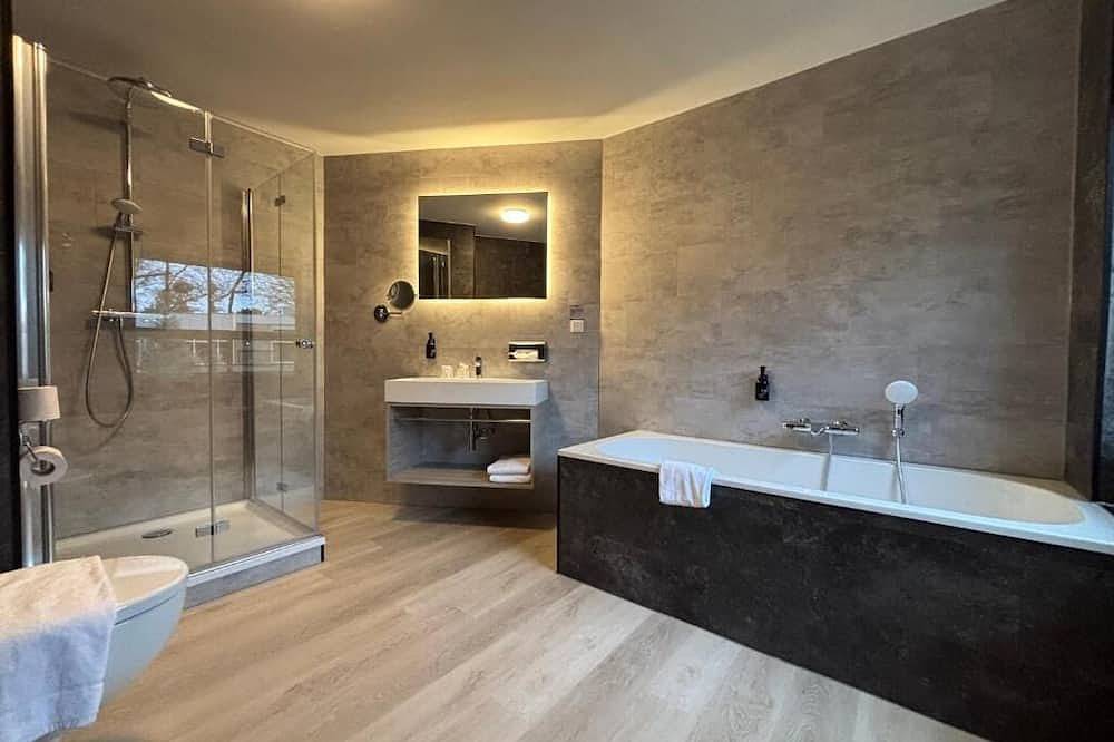 Elegant Room Perfect for Restful & Scenic Getaways! Indoor Pool, Free Parking! in Betuwe