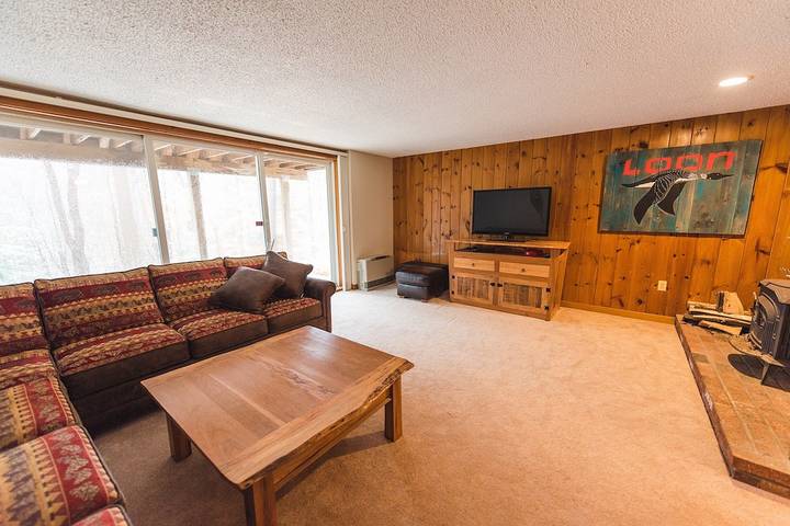 Vacation rental for 13 people, with yard and pool as well as hot tub in Lincoln (NH)