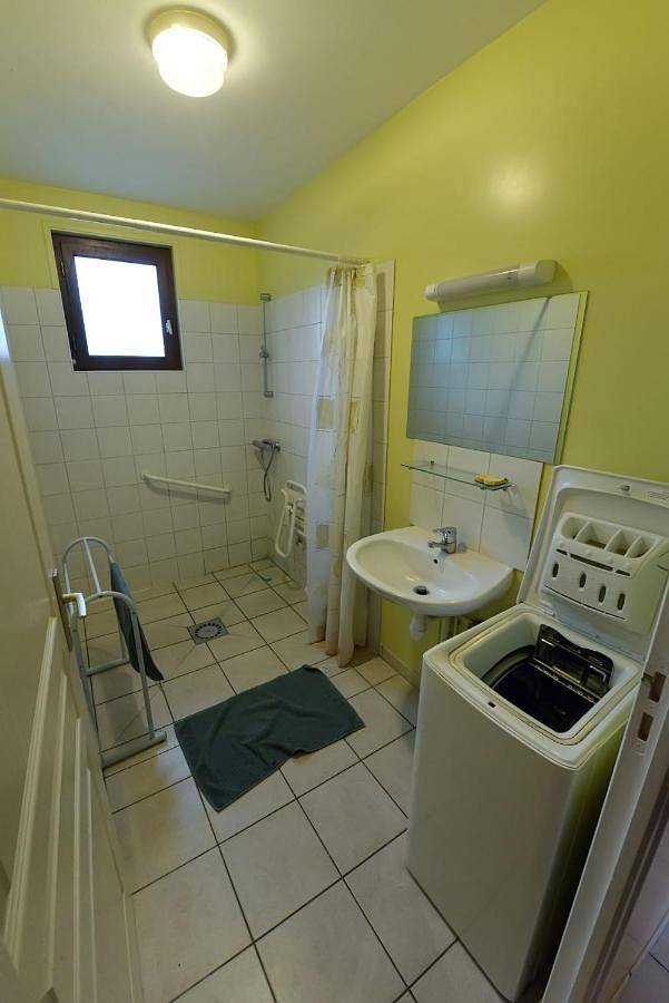 Location de vacances pour 10 personnes, avec terrasse à Saint-Pantaléon-de-Lapleau - 4