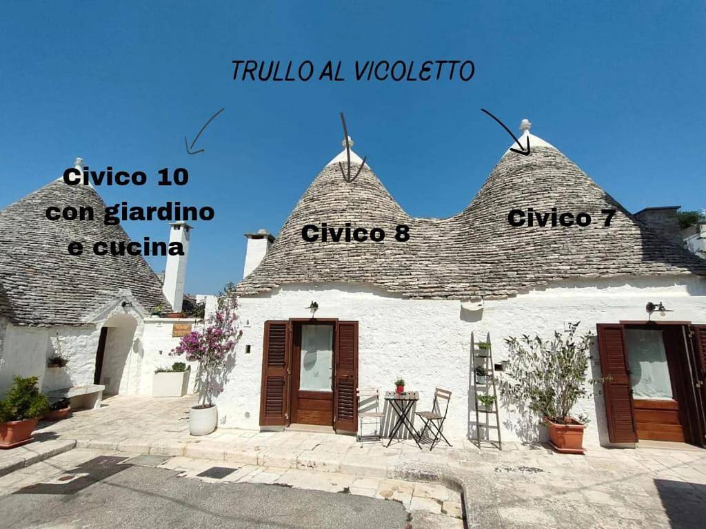 Trullo al vicoletto al civico 10, civico 8, civico 7 in Alberobello, Comune di Alberobello