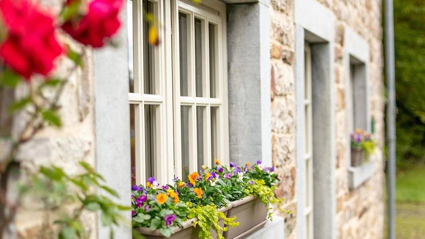 Vakantiehuis voor 4 personen, with tuin and sauna as well as terras in Manhay