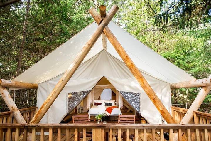 Camping für 4 Personen, mit Terrasse und Whirlpool sowie Garten und Sauna in British-Columbia